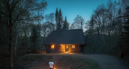 Cozy Log Cabin with Spa - 3 min of Tremblant