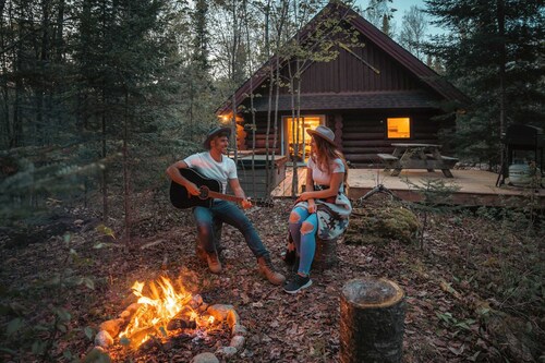 Cozy Log Cabin with Spa - 3 min of Tremblant