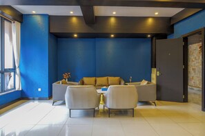 Desk, laptop workspace, free WiFi - Harmony Hotel Kampala (kampala)