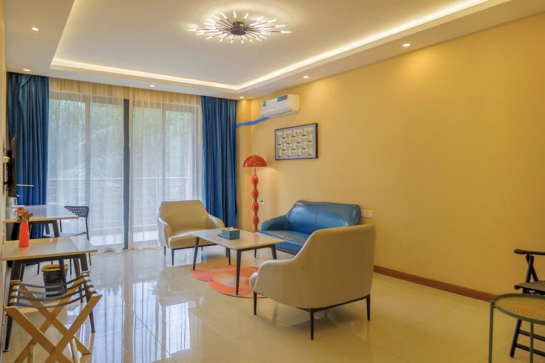 Desk, laptop workspace, iron/ironing board, free WiFi