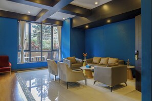 Desk, laptop workspace, free WiFi - Harmony Hotel Kampala (kampala)