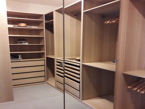 Panoramic Penthouse | Wardrobe - Attico con vista Ciampino Roma  (Ciampino)