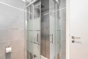 Panoramic Penthouse | Bathroom shower - Attico con vista Ciampino Roma  (Ciampino)