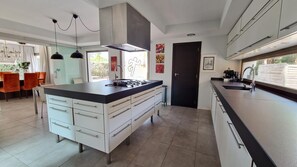 Fridge, microwave, oven, stovetop - Beautiful house in Sa Rápita, close to Es Trenc. (Sa Ràpita)