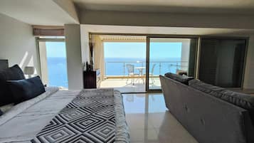 3 bedrooms, in-room safe, iron/ironing board, free WiFi