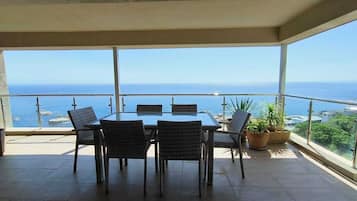 Deluxe Duplex, Ocean View | Teres/patio