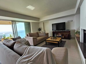 Deluxe Duplex, Ocean View | Living area | TV - Casa Papale (Cape Town)