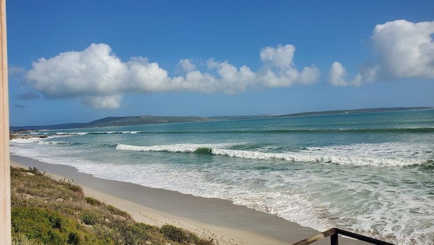 Beach - Seaside Retreat in Langebaan With Hot Tub and BBQ (Langebaan)
