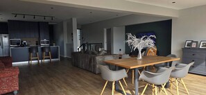 Dining room - Seaside Retreat in Langebaan With Hot Tub and BBQ (Langebaan)
