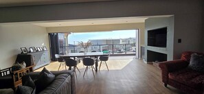 Living room - Seaside Retreat in Langebaan With Hot Tub and BBQ (Langebaan)