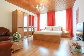 2 chambres, fer et planche à repasser, Wi-Fi, draps fournis