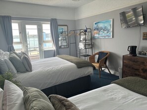 Triple Room, Sea View (Room 3) | Bed sheets - The Yacht Inn (Penzance)