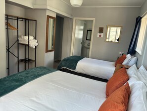 Triple Room, Sea View (Room 6) | Bed sheets - The Yacht Inn (Penzance)
