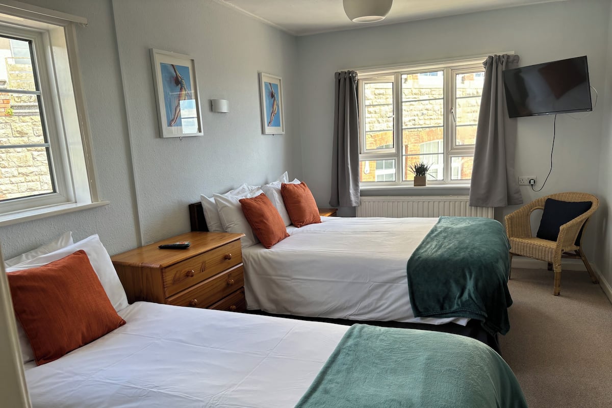 Triple Room, Sea View (Room 6) | Bed sheets
