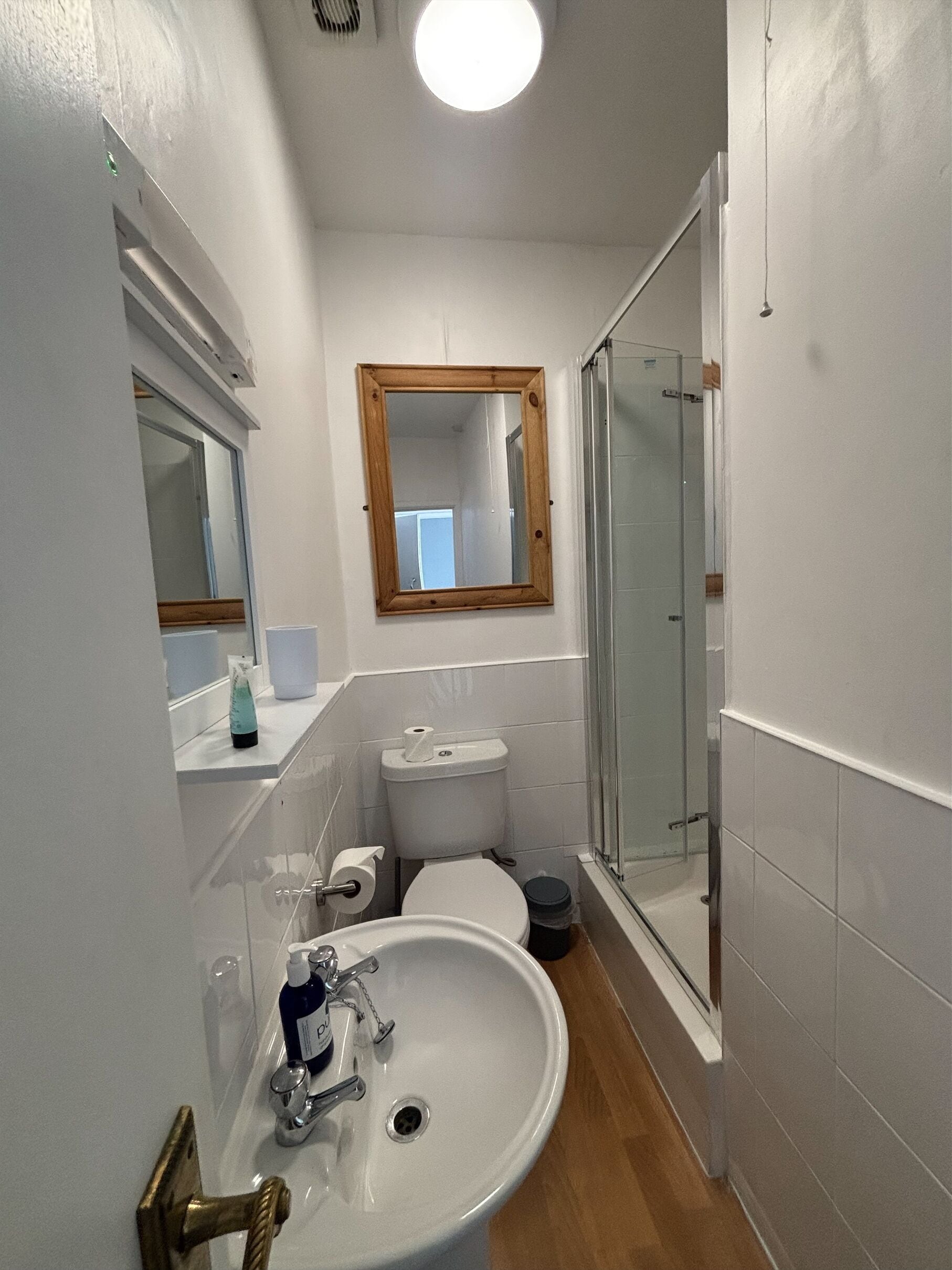 غرفة مزدوجة - بمنظر للبحر (Room 4) | حمام | مناشف، صابون، ورق حمّام