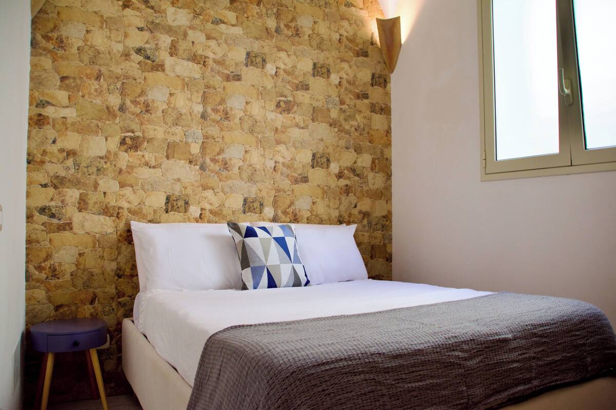 Down duvets, free WiFi, bed sheets