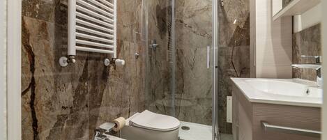 Standard Apartment | Bathroom