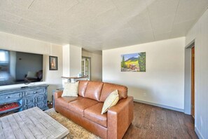 Smart TV, offices - 4 Bed/1 Bath - 2 blocks to town! (Buena Vista)