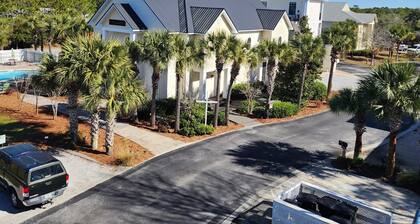 Modern King bed Haven/Free parking, Pool, Balcony