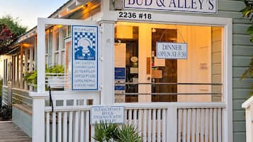 A restaurant named Bud & Alley’s with a sign indicating dinner opens at 5:30.