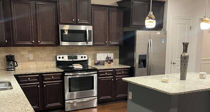 Charming 4-bedroom house with WiFi near Shaw Airforce and Downtown Sumter