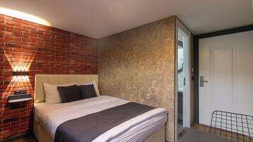 Economy Room, Balcony | 2 bedrooms, premium bedding, desk, laptop workspace