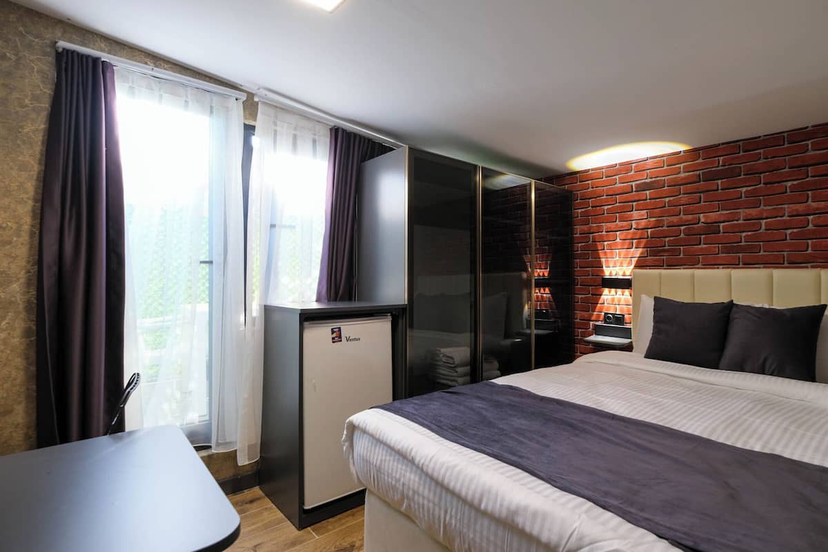 Classic Room | 2 bedrooms, premium bedding, desk, laptop workspace