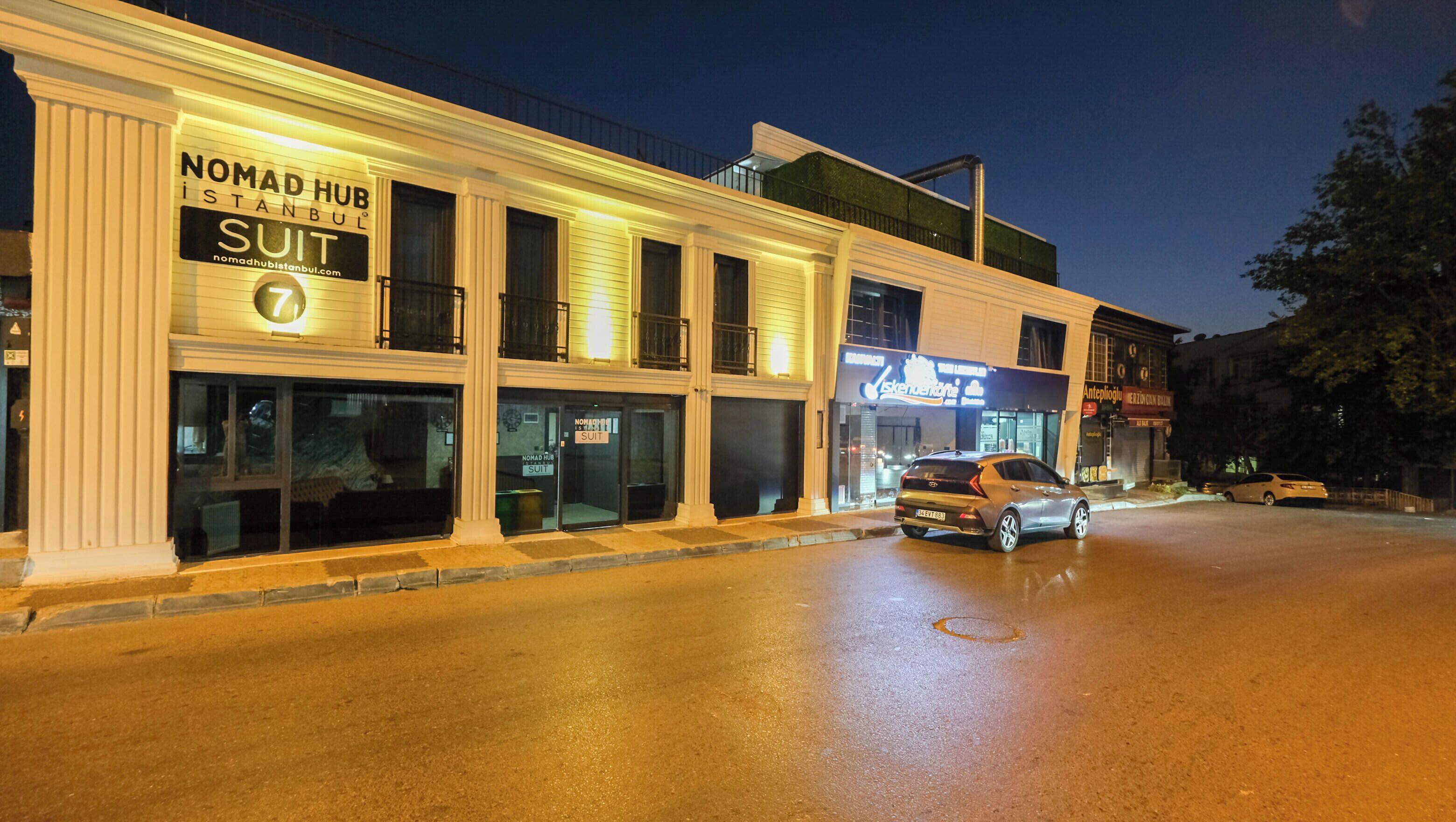 Façade de l’hébergement - soirée/nuit