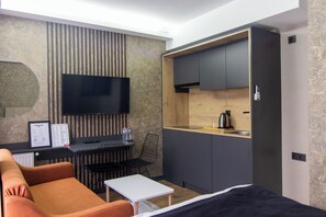 Standard Room | Living area | 43-inch TV with satellite channels - Nomad Hub Istanbul Suit (Istanbul)