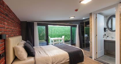 Nomad Hub Istanbul Suit