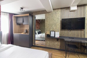 高级房 | 高档床上用品、办公桌、笔记本电脑工作区、熨斗/熨板
