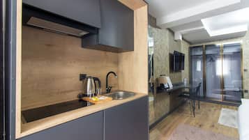 Superior Room | Private kitchenette | Mini-fridge, stovetop, electric kettle, cookware/dishes/utensils