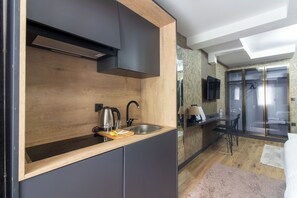 高級客房 | 私人小型廚房 | 迷你雪櫃、爐具、電熱水壺、廚房用具/餐具/器皿