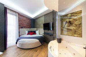Superior Room, Hot Tub | Premium bedding, desk, laptop workspace, iron/ironing board - Nomad Hub Istanbul Suit (Istanbul)