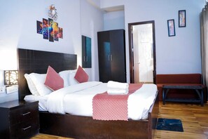 Premium Room with Balcony - Vrindavan Dreams Hotel and Suites (Vrindavan)