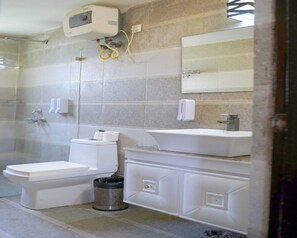 Shower, shampoo - Vrindavan Dreams Hotel and Suites (Vrindavan)