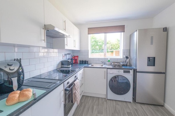House | Private kitchen | Fridge, microwave, oven, stovetop