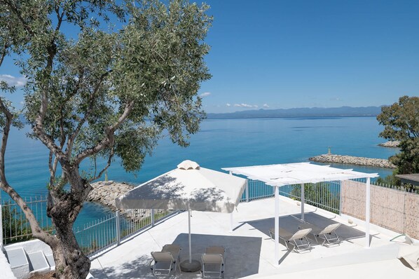 Apartment | 1 bedroom, Internet - Seafront Pouletis Family Aeraki Nest With Pool (West Mani)