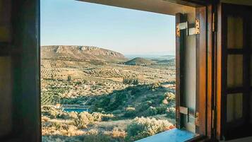 Villa | 2 bedrooms, desk, soundproofing, Internet