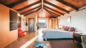 Villa | 2 bedrooms, desk, soundproofing, Internet