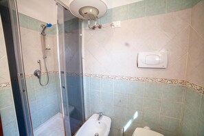 Toallas y papel de baño 