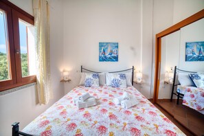 2 bedrooms, iron/ironing board, bed sheets - La Teresina di Gallura: Crystal clear sea (Santa Teresa)