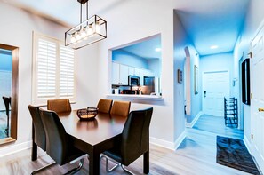 Dining - 3602 Fantastic 4BD Townhouse For Family Vacation (Davenport)