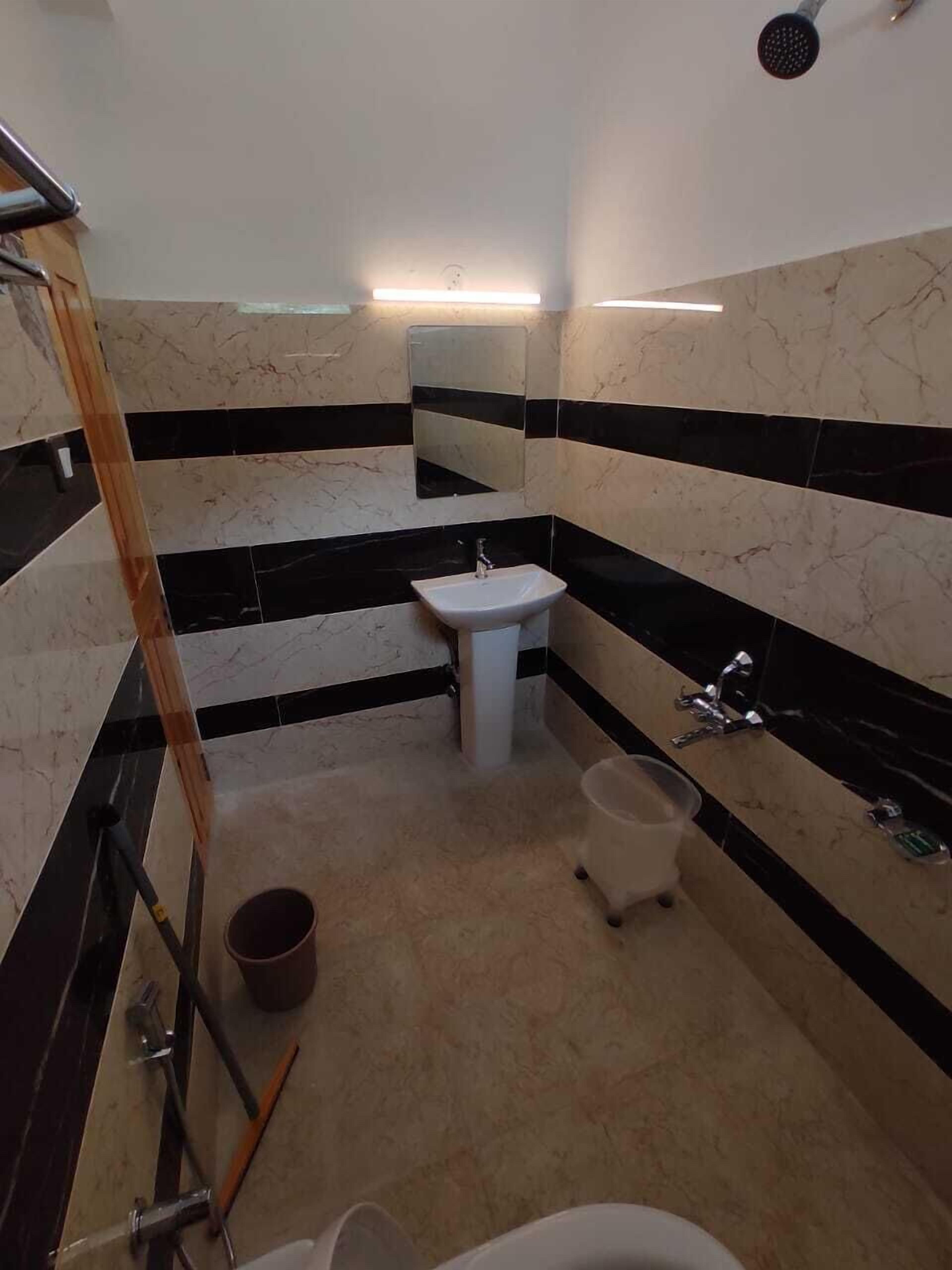 Deluxe Room, Garden View | Bathroom