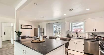 The Highland Hideaway-Walk to the Historic Square!