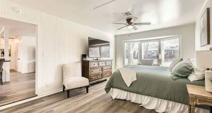 The Highland Hideaway-Walk to the Historic Square!