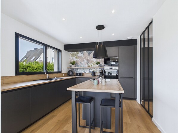 Fridge, microwave, oven, dishwasher