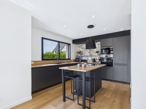 Fridge, microwave, oven, dishwasher