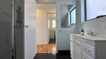 Shower, hair dryer, towels, shampoo