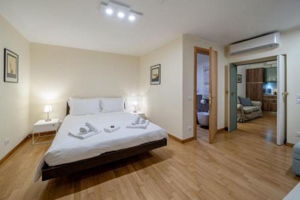 1 slaapkamer, een strijkplank/strijkijzer, wifi, beddengoed